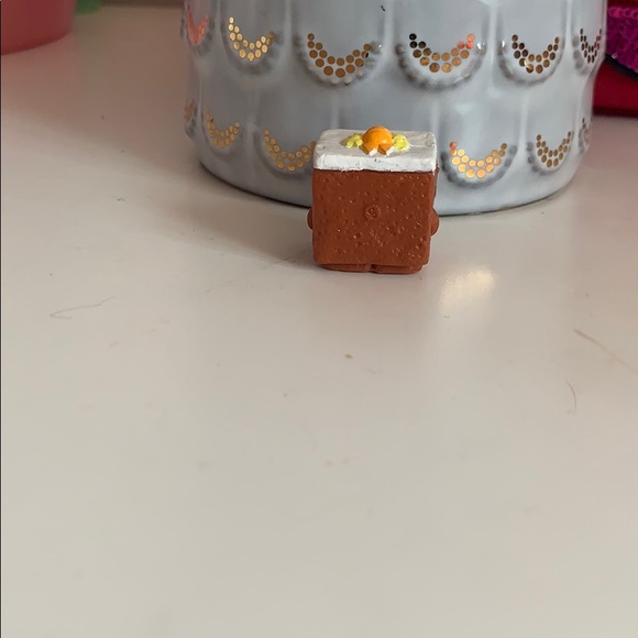 Carrot cake shopkin🧡 - Picture 2 of 2